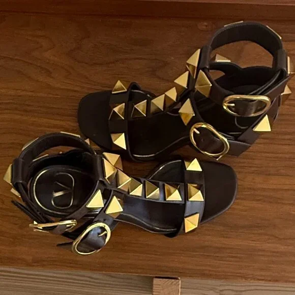 Valentino Garavani Roman Rockstud Heeled Sandals - Picture 2 of 4